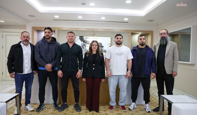 Antalya Büyükşehir Belediye Başkan Vekili Özdemir, başpehlivanları ağırladı