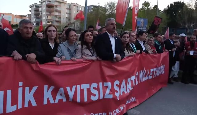 Bursa'da Mustafa Bozbey'e destek yürüyüşü: 'Mustafa Bozbey yalnız değildir'