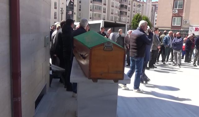 Edirne'de 5. kattan düşerek hayatını kaybeden 11 yaşındaki Ateş son yolculuğuna uğurlandı