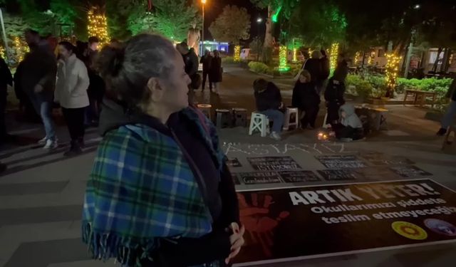 Eğitim Sen üyeleri Hopa'da oturma eylemi başlattı