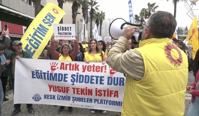 KESK İzmir Şubeler Platformu'ndan İl Milli Eğitim Müdürlüğü önünde protesto: Daha kaç öğretmen ve öğrencimizin hayatını kaybetmesi gerekiyor?