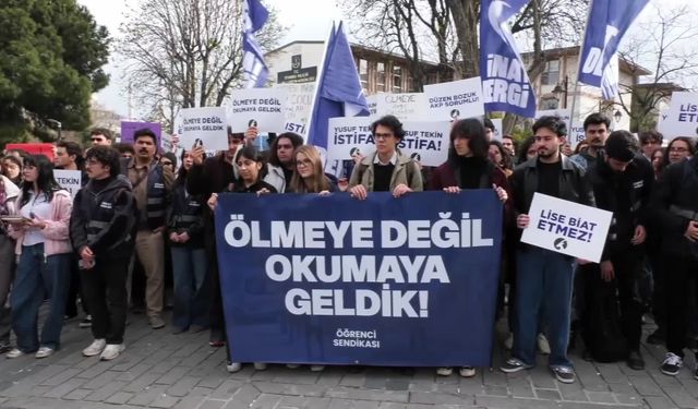 Öğrencilerden İstanbul İl Milli Eğitim Müdürlüğü önünde eylem: 'Yusuf Tekin istifa etmek için daha kaç kişinin yaşamını yitirmesini bekliyor'