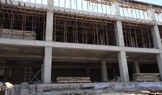 Osmangazi Belediye Başkanı Aydın, Macide Gazioğlu Kreş ve Gündüz Bakımevi ile Aile Sağlığı Merkezi inşaatını yerinde inceledi