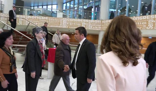 Osmangazi Belediyesi katkılarıyla düzenlenen törende, Aydınlanma Onur Ödülü sahibi Prof. Dr. Bilsay Kuruç oldu