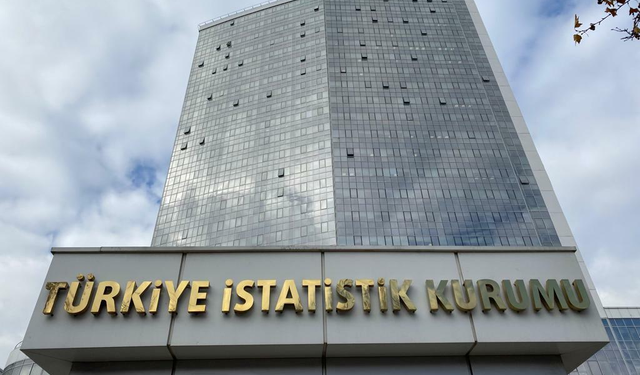 TÜİK: Ticari süt işletmeleri tarafından toplanan inek sütü miktarı yıllık yüzde 1,1 azaldı