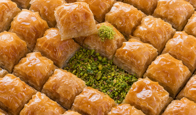 60 yıllık ünlü baklavacı Dolmacı: 'Baklava satışı yüzde 35 düştü. Fıstıklı sarma yapmıyoruz, alacak adam yok'