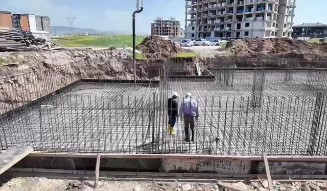 Adıyaman'ın Altınşehir Mahallesi'ne kazandırılacak taziye evinin ilk betonu döküldü