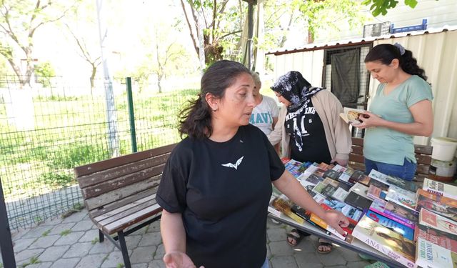 Buca'da 'Kitap Değişim Günleri' ile mahalleler açık hava kütüphanesine dönüşüyor