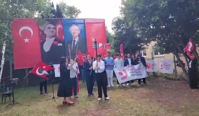 CHP Baden Birliğinin düzenlediği 19 Mayıs etkinliğinde Aydınlık meşalesi yakıldı
