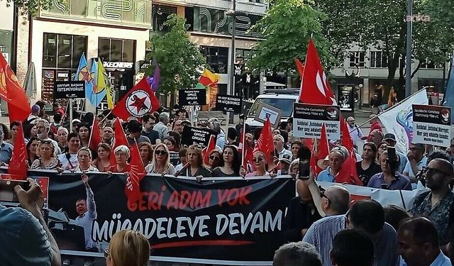 CHP Hamburg Birliği'nden 'Mutlak Butlan' ve Polis Müdahalesi Protestosu