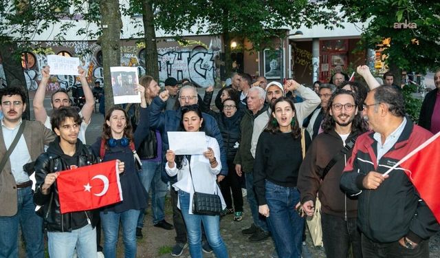 CHP Kurultayı'na iptal kararı... Berlin'de yaşayan CHP'liler kararı protesto etti