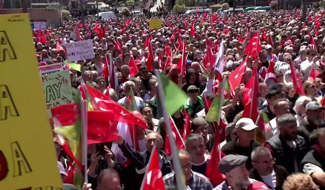 CHP'nin Rize mitingi... Fındıklı Çay Üreticileri Meclisi: 'Çayda 40 lira taban fiyat, yıllardır eriyen emeğimiz için de 5 lira destekleme primi istiyoruz'