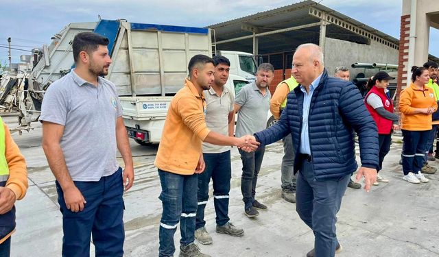 Çine Belediye Başkanı Kıvrak, 1 Mayıs'ta görevi başındakı personeli yalnız bırakmadı