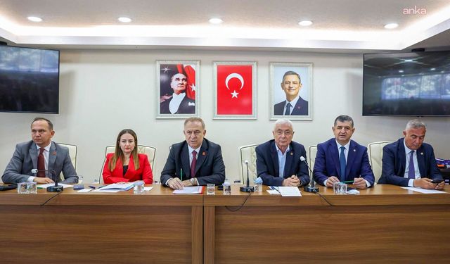 Gökan Zeybek, Antalya'da CHP'li belediye başkanları ile bir araya geldi