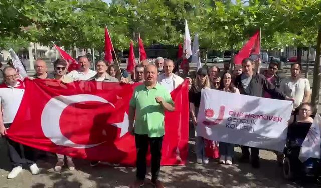 Hannover'de CHP'li gençlerden 'Geri Adım Yok' buluşması