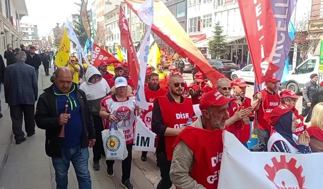Kars Emek ve Demokrasi Güçleri, 1 Mayıs'ı Tren Garı Meydanı'nda kutladı