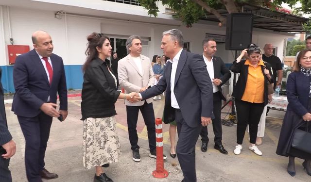 Muratpaşa Belediye Başkanı Uysal, personel ile bayramlaştı