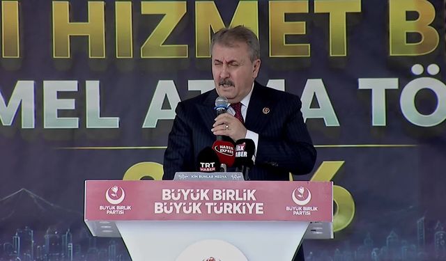 Mustafa Destici: Eline ay yıldızlı al bayrağı almaktan kaçanlarla biz nasıl kardeş olacağız?