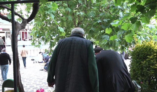 Osmangazi Belediye Başkanı Aydın, vatandaşlarla bayramlaştı