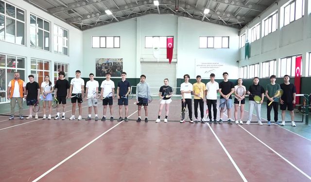 Osmangazi Belediyesi, 19 Mayıs coşkusunu tenis kortlarına taşıdı