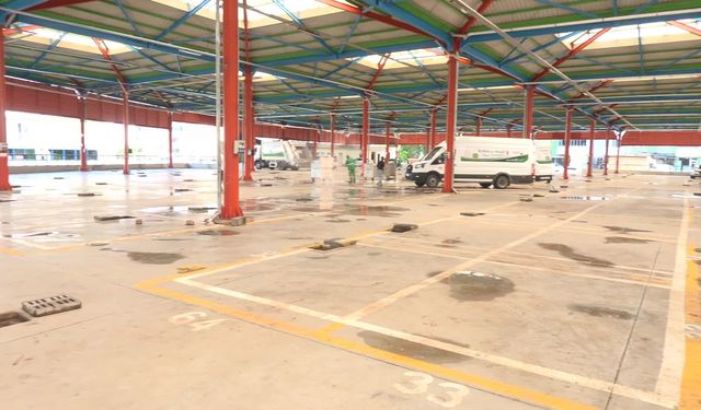 Osmangazi Belediyesi, kurban kesim alanlarında temizlik çalışmalarını sürdürüyor