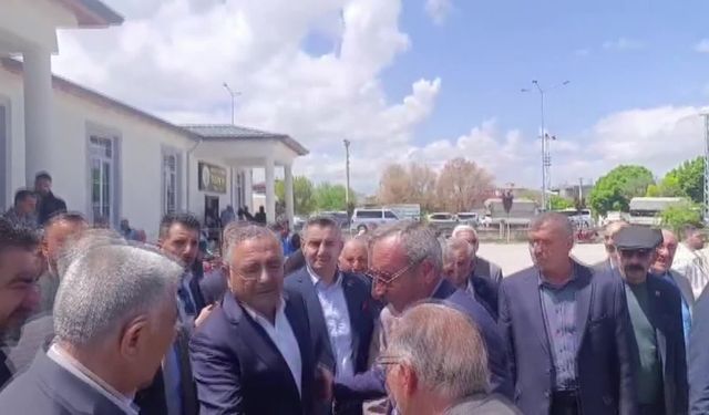 Sezgin Tanrıkulu Iğdır'da esnaf ve vatandaşları ziyaret etti