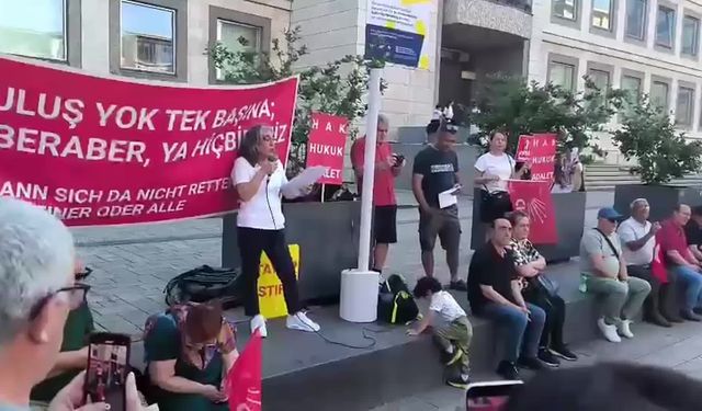Stuttgart'ta CHP Kurultayı'nın iptal kararı protesto edildi