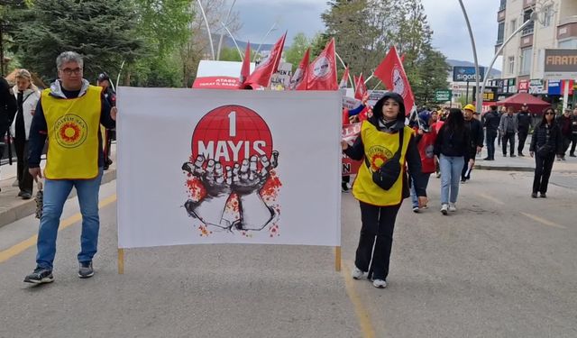 Tokat'ta Sağanak Yağmura Rağmen 1 Mayıs Coşkusu: Biz Kazanacağız!