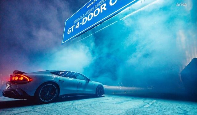 Yeni Mercedes-AMG GT 4 Kapı Coupé'nin dünya prömiyerinde Alman otobanları Los Angeles ile buluştu