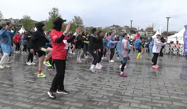 Zorlu hava şartları sporculara engel olamadı: İstanbul'u Koşuyorum Asya etabı heyecanı, Üsküdar sahilinde yapıldı