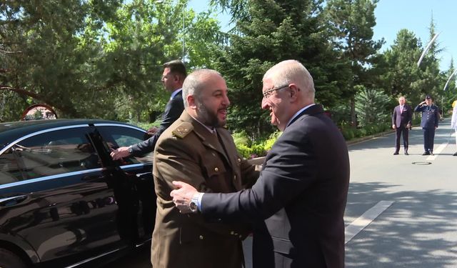 Bakan Güler, Suriyeli mevkidaşı ile bir araya geldi