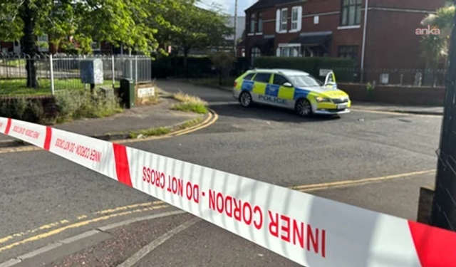 Belfast'taki bıçaklı saldırıyla ilgili bir kişi gözaltına alındı; Başbakan Starmer, olayı 'korkunç' olarak nitelendirdi