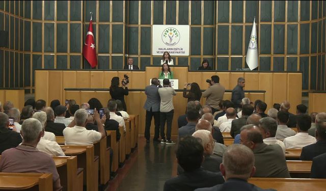 DEM Parti Grup Toplantısı.... Tülay Hatimoğulları: 'Yasa için başta AKP olmak üzere Cumhur İttifakı'nın artık elini taşın altına koyması lazım'