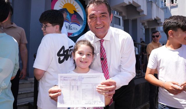 Giresun Belediye Başkanı Köse, öğrencilerin karne sevincine ortak oldu