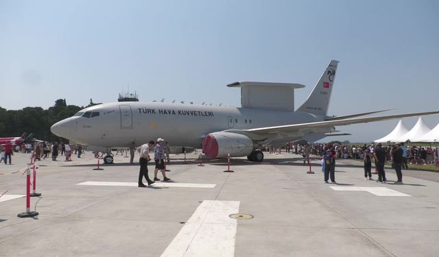 İzmir'de öğrenci ve velilerden Havacılık ve Gençlik Festivali'ne yoğun ilgi