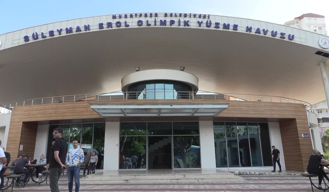 Muratpaşa Belediye Başkanı Uysal, squash sporcularıyla bir araya geldi