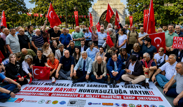 Samsun'da siyasi parti ve STK'lardan 'demokrasi' eylemi