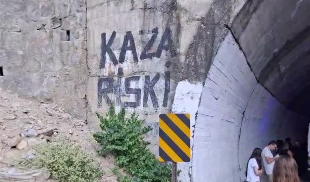 Tunceli-Erzincan karayolunda otomobil ile yolcu otobüsü çarpıştı: 2 yaralı