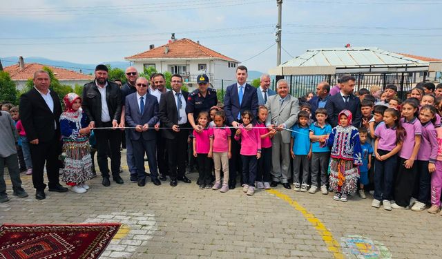Türkiye'nin 237 projesi arasında yer alan '10'lar Keşfediyor' Sındırgı'da bilim yolculuğuna başladı