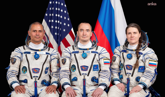 ABD'li astronot ve Rus kozmonotlar üç saatte uzay istasyonuna ulaştı