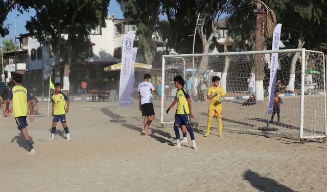 Bodrum'da '1.⁠ ⁠Günbatımı Çocuk Plaj Futbol Şenliği' sona erdi