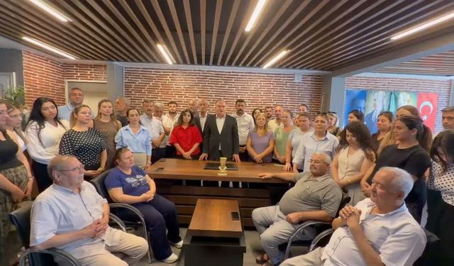CHP Ceyhan ilçe yönetimi toplu istifayla YENİ Parti'ye geçti