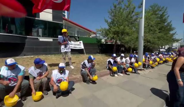 Doruk Madencilik işçileri, alacaklarının ödenmediği gerekçesiyle Yıldızlar SSS Holding önünde