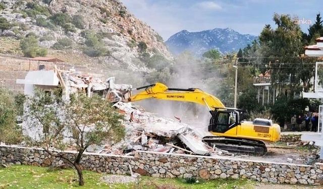 Marmaris'te kaçak yapı yıkımları tartışması sürüyor