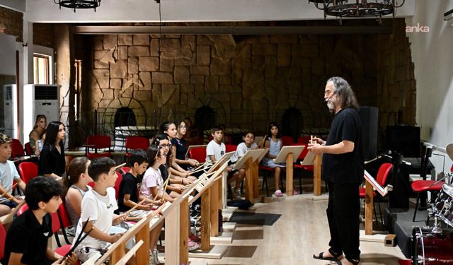 Muratpaşa Belediyesi'nin bateri eğitimlerine çocuklardan ve gençlerden yoğun ilgi