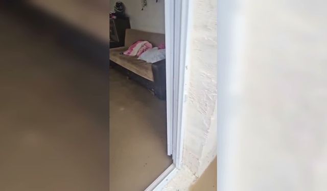 Sel suları evi bastı: 7 çocukla yardım bekliyor