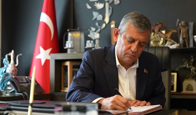 Özgür Özel, CHP'den istifa etti... 91 CHP milletvekili de partilerinden istifa ederek YENİ Parti'nin kurucusu oldu