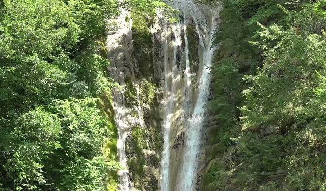 Sinop'un saklı hazinesi Tatlıca Şelaleleri Tabiat Parkı turistlerin gözdesi oldu
