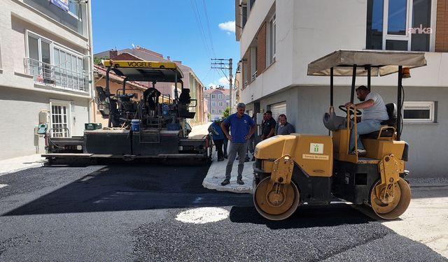 Tepebaşı Belediyesi'nden Ertuğrulgazi Mahallesi'nde asfalt serim mesaisi