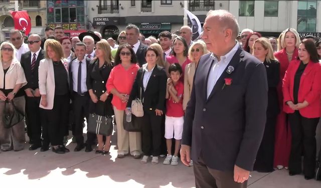 30 Ağustos Zafer Bayramı... CHP İl Başkanı Gürsel Tekin, Cumhuriyet Anıtına çelenk bıraktı